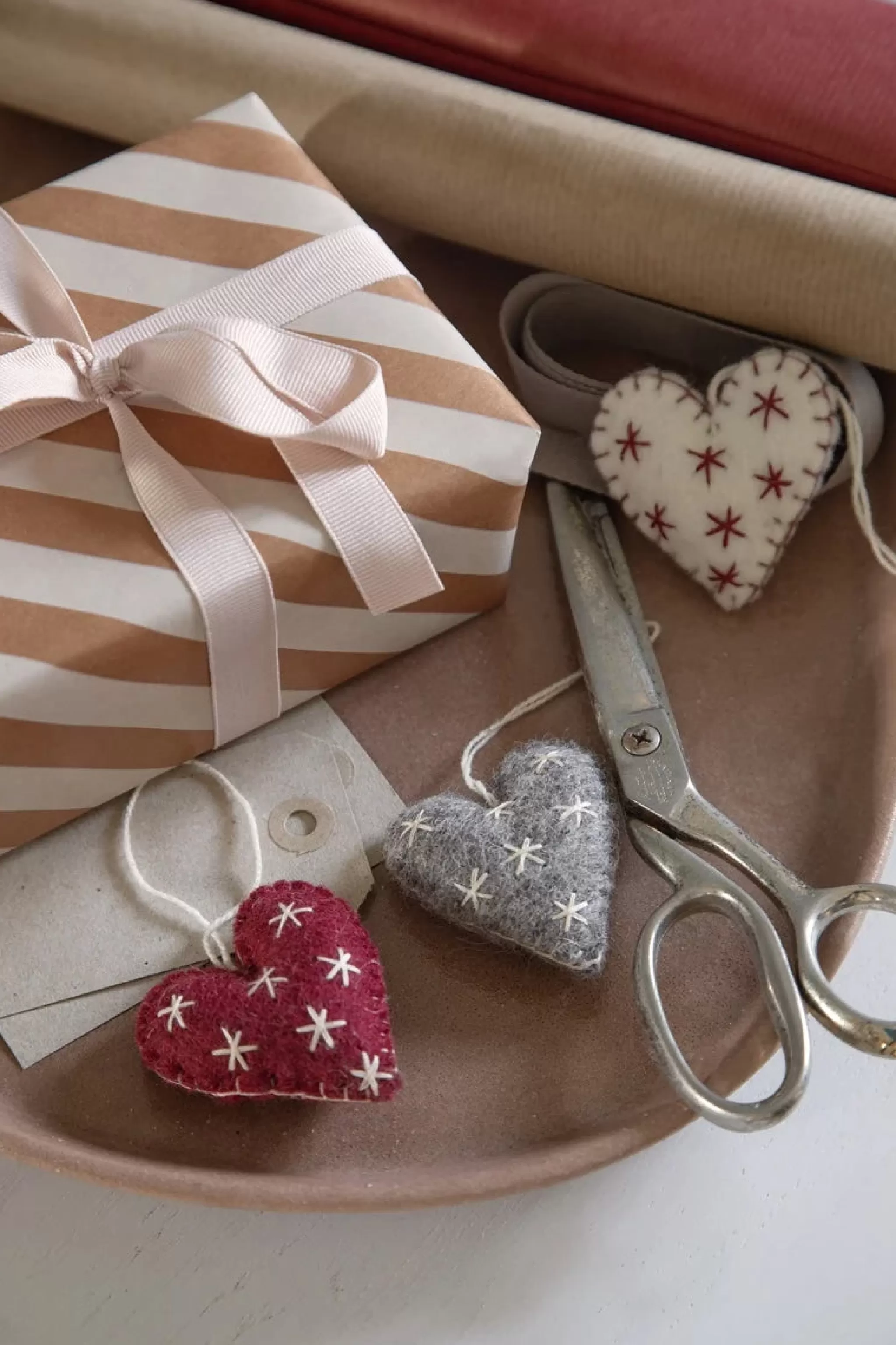 En Gry & Sif Felt Christmas Tree Decoration - Hearts With Fine Stars (Set Of 3)